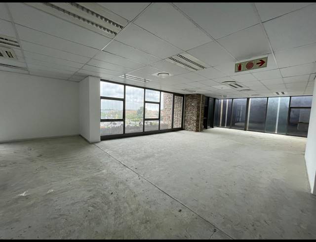 583M² OFFICE TO LET IN BRYANSTON